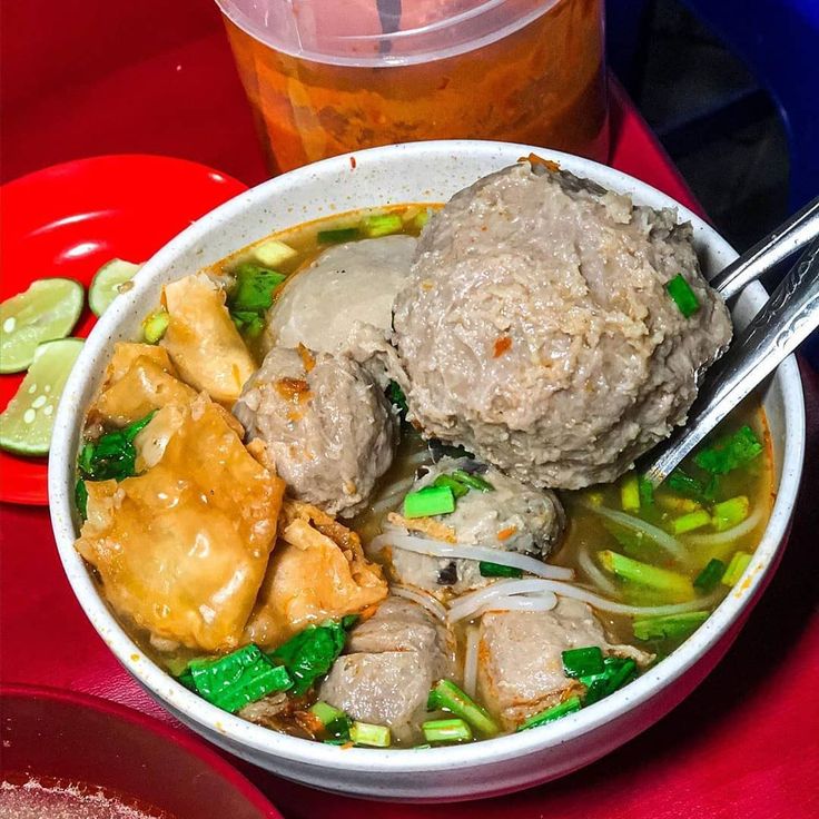 Bakso jumbo campur kuah segar khas Probolinggo — Warung Podomoro